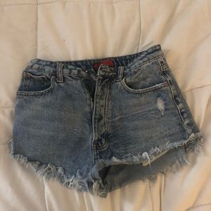 CUTOFF DENIM SHORTS
